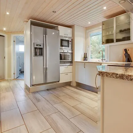 펜션 Three-bedroom Holiday In *