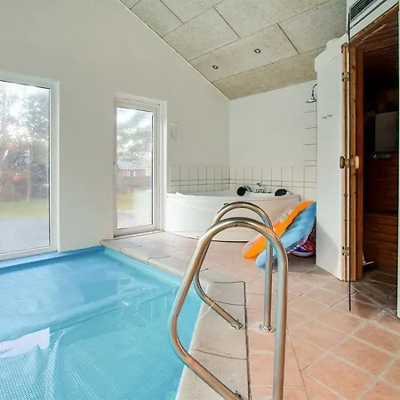 Three-bedroom Holiday In * Hals