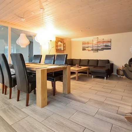Three-bedroom Holiday In * Hals