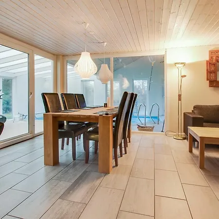 펜션 Three-bedroom Holiday In *
