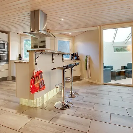 Three-bedroom Holiday In * Hals